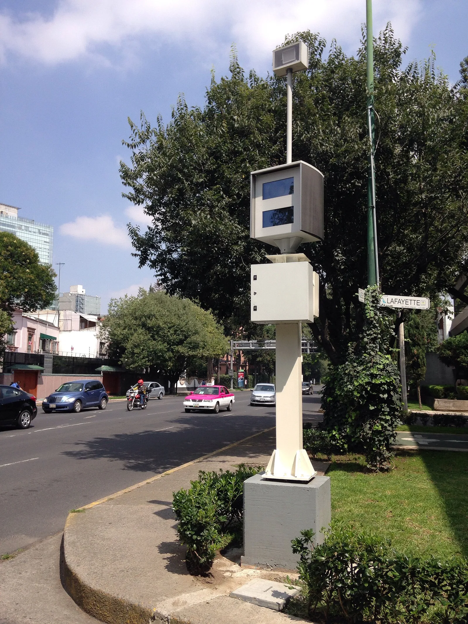 ¿Cómo sé si un mensaje de paquetería, fotomulta o del SAT es falso y qué hago si ya le di clic?